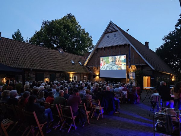 Fachwerkgiebel mit Leinwand